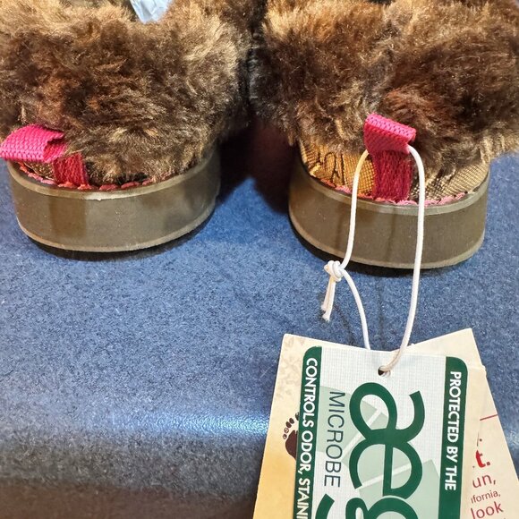 Women's BOBS by Skechers Camo Faux Fur Slip-On Slippers - Picture 8 of 10